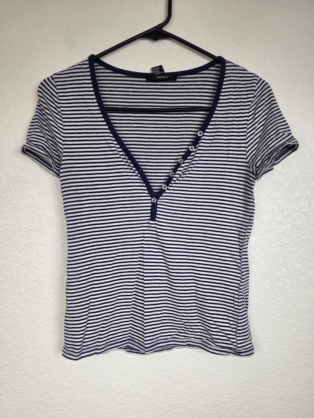 Forever 21 Striped Short Sleeve V-Neck T-Shirt Size Small